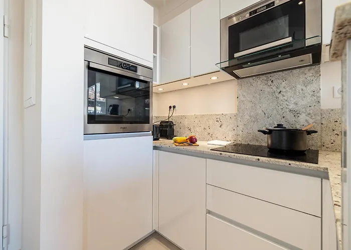 Matisse 100m Near The Sea - Happy Apartamento *